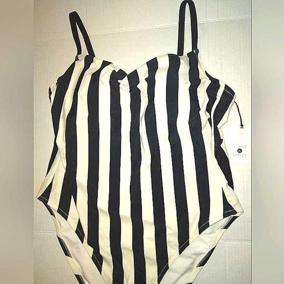 ~NWT~SHADE & SHORE~Juniors Plus 17 Black/White High Leg Cheeky Swimsuit~Nice - Picture 7 of 15